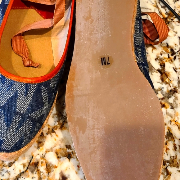 Micheal Kors  wedge ankle wrap  Sandles New no tags size 7 - Picture 2 of 2